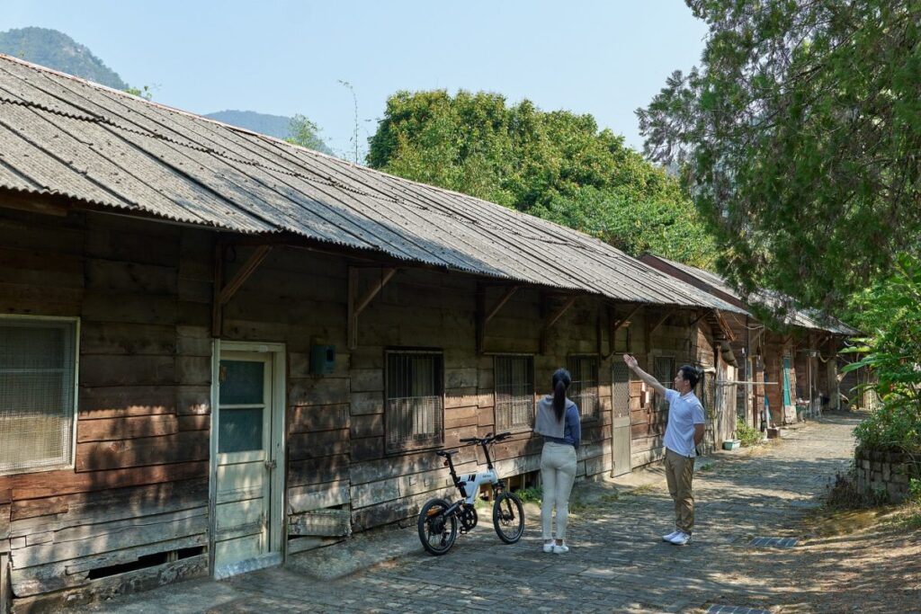 biking guide tour by the Hoshinoya Guguan