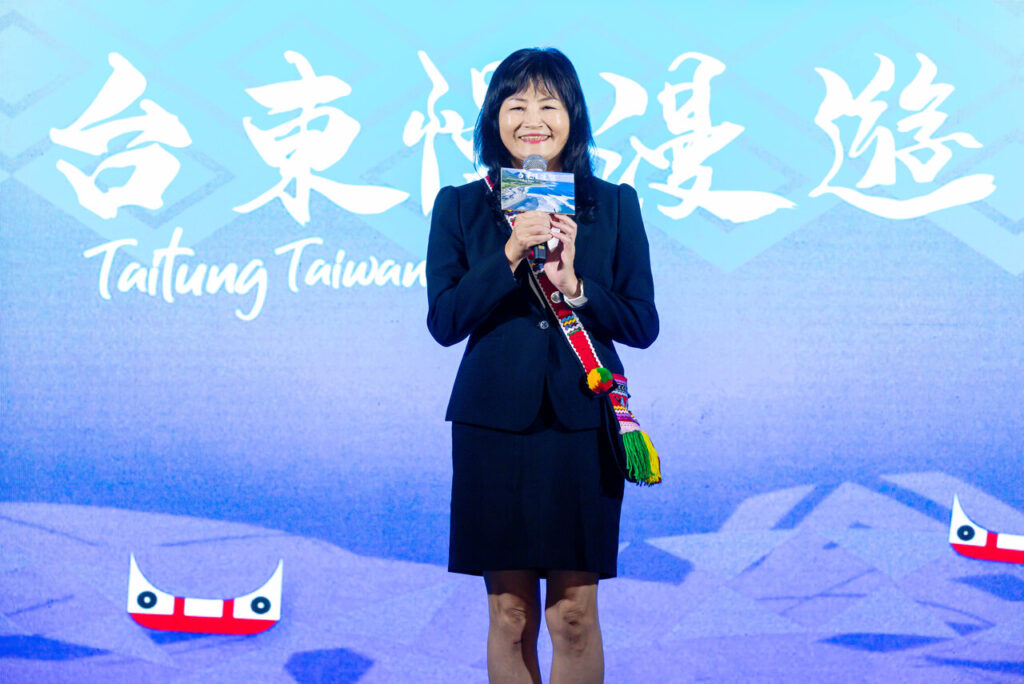 Madam jiāng, Taitung representive, gave a speech.