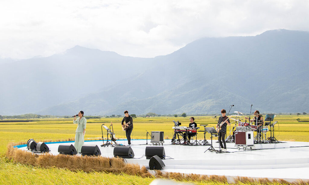 singing performance on the field while fall come.