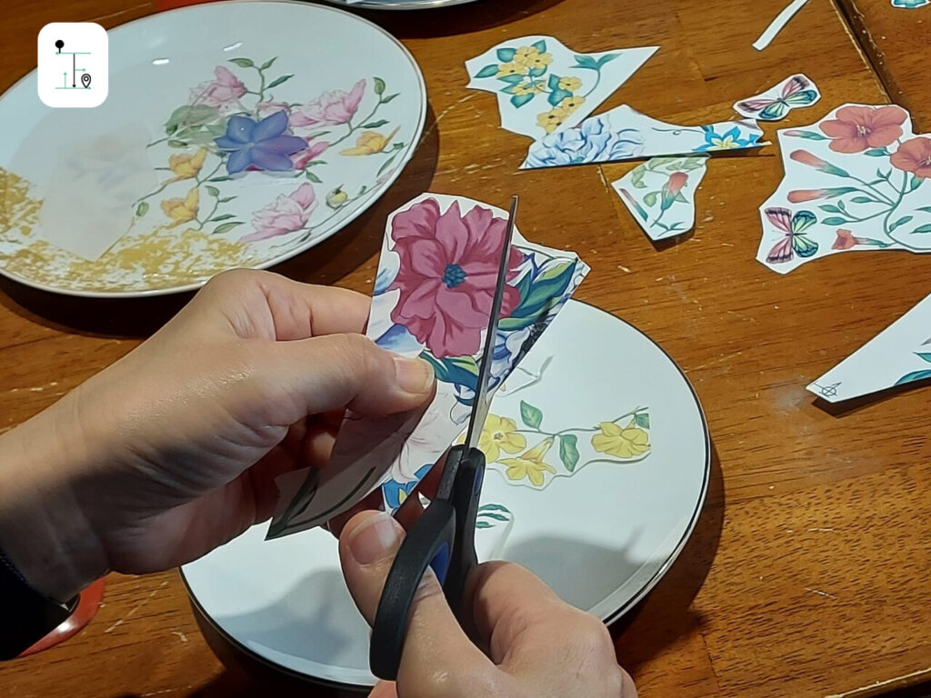 cutting flower stickers during the workshop