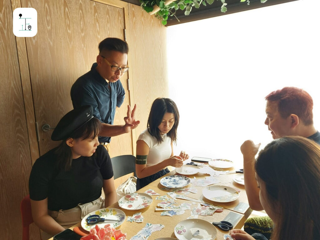 Leo Wong is teaching in workshop held in Eslite Bookstore Tsim Sha Tsui Branch Hong Kong