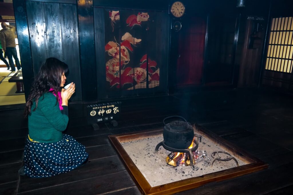 woman visiting the old house In Shirakawa Village 女遊客在白川鄉神田家參觀