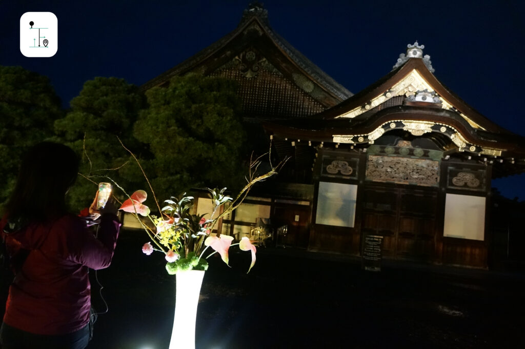 京都二条城naked_flowers遊人在《秋燈之道》拍照