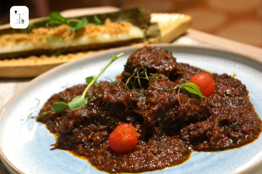 仁當牛面頰肉配燒肉鬆糯米飯卷