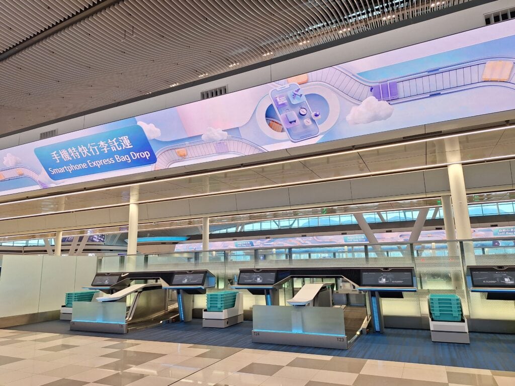 香港國際機場二號客運大樓T2自助值機櫃台，方便旅客快速辦理登機手續.